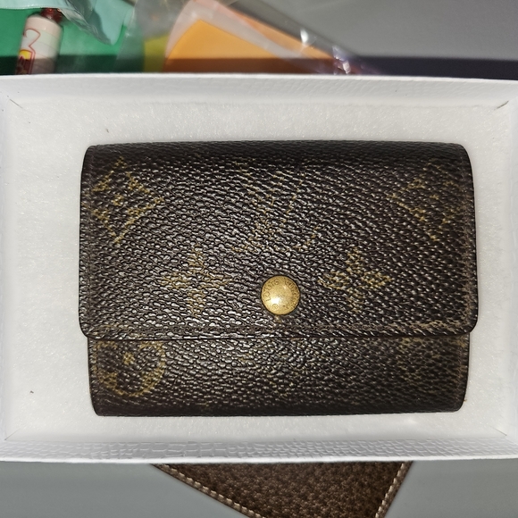 Like to be notified! I'm going live at 8:15pm! 🌟🛍 - Picture 5 of 8